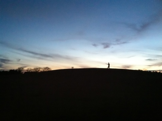 Disc golf silhouette. (photo by Ben Honey)